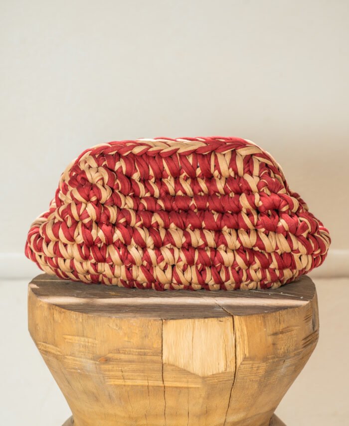 Thread Tale clutch