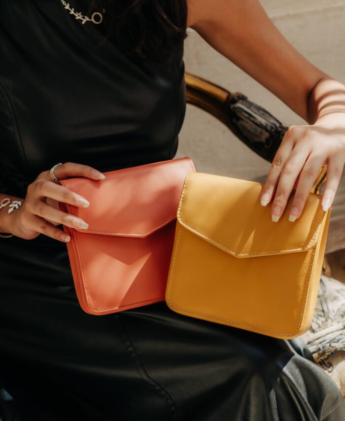 Plain leather crossbody bag 